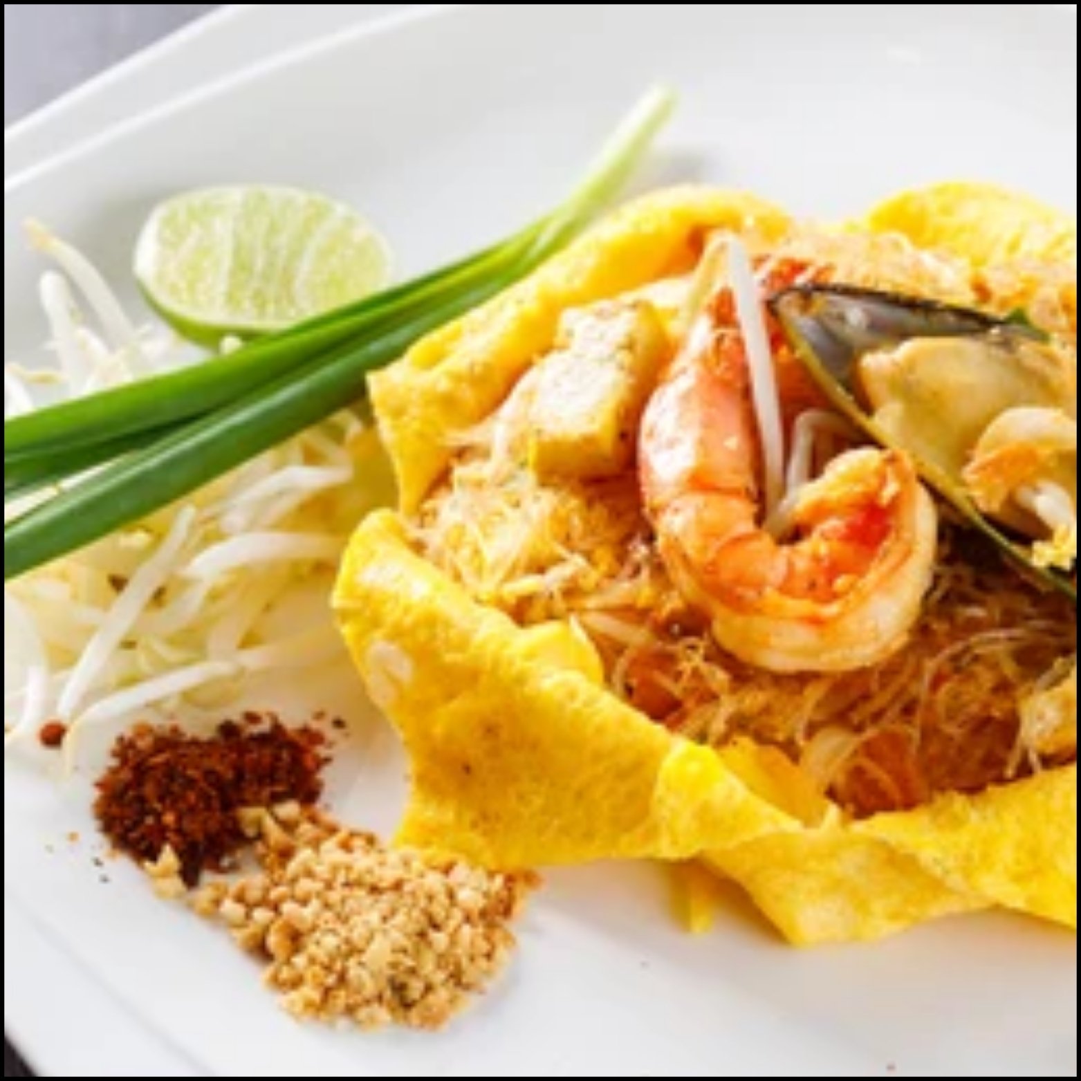 PAD THAI FRIED NOODLE WITH SEAFOOD